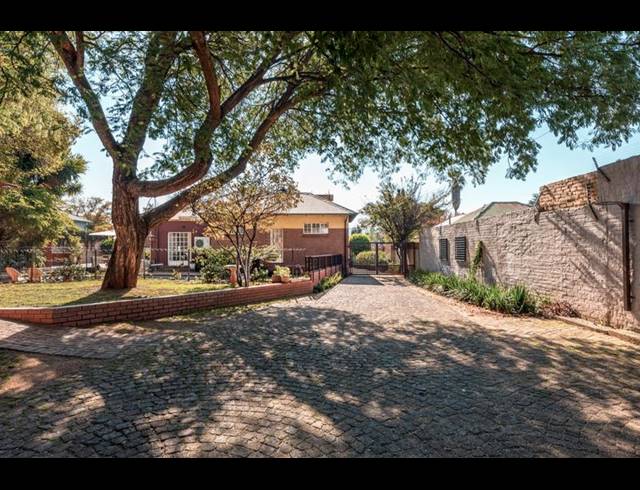 4 BEDROOM HOUSE FOR SALE IN SOUTH KENSINGTON